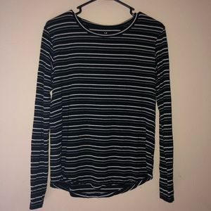 AE SOFT AND SEXY LONG SLEEVE WORN ONCE!